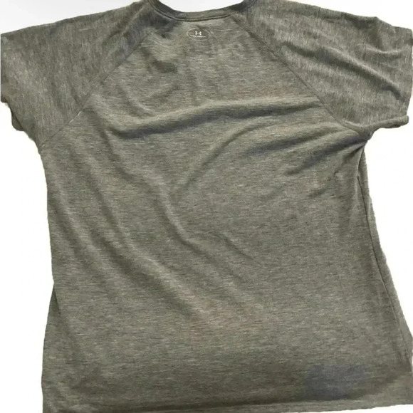 Set Of 2 Women’s Under Armour V Neck T Shirts Size Large - Picture 4 of 8